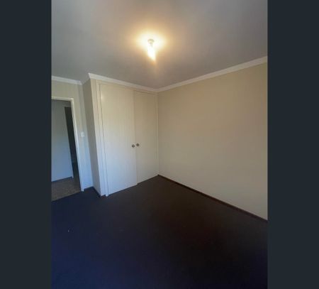 8 Aston Way, Gosnells, WA 6110 - Photo 4
