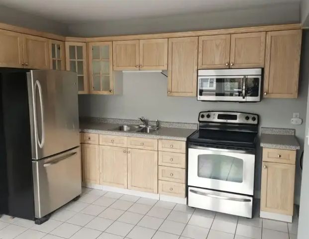 4-101 CONNAUGHT AVE S | 101 CONNAUGHT AVE S, Hamilton - Photo 1