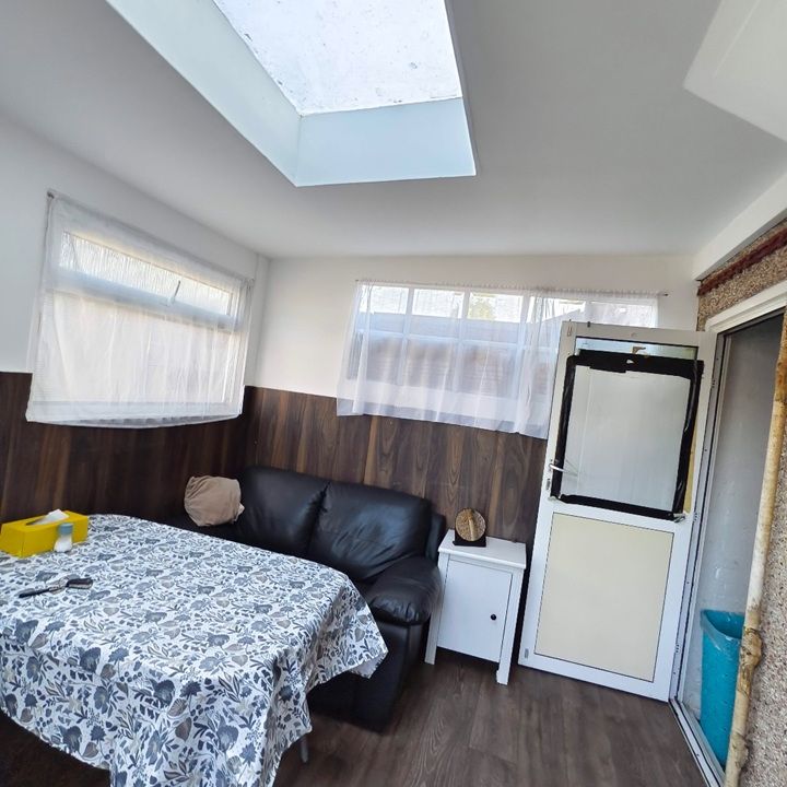 3 Bed Terraced House, Whatley Avenue, SW20 - Photo 1