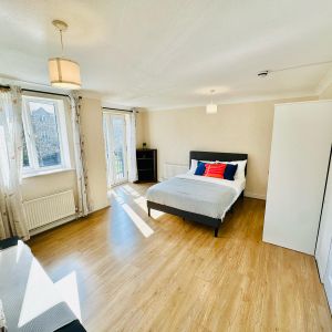 One-Bedroom Studio - Photo 3