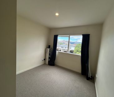 First-Floor Two-Bedroom Apartment - Phillipstown - Photo 3