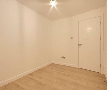 Elderbek Close, Cheshunt, Waltham Cross, Hertfordshire, EN7 - Photo 2