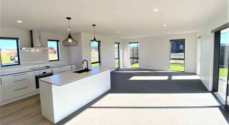 Modern Family Living - Photo 4