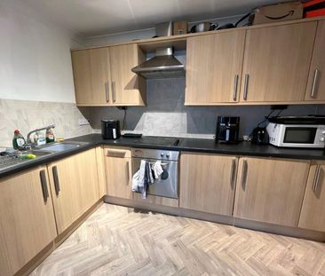 2 bedroom Flat To Let - Photo 4