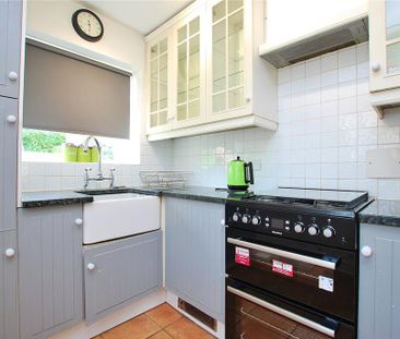 4 bedroom semi-detached house to rent - Photo 3