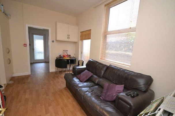 House Share - Trent Boulevard, West Bridgford, NG2 - Photo 1