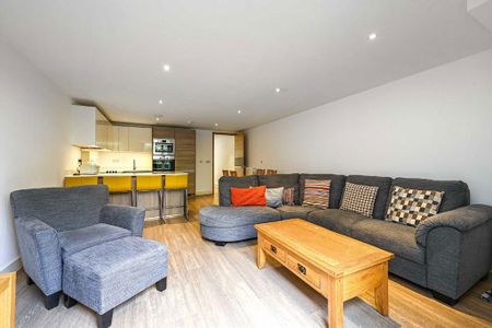 3 bedroom flat to rent - Photo 4