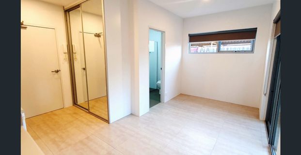 Modern Studio Living in Prime Punchbowl Location - Photo 1