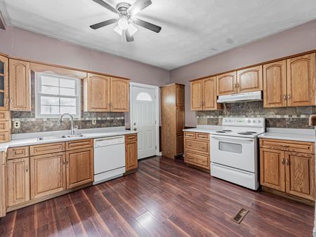 For Lease - 10 Liberty Street, Clarington, Ontario - Photo 4