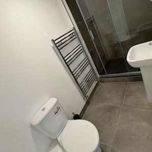 Flat 1, 21 Silver Street - Photo 2