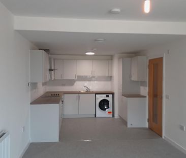 2 bedroom flat to rent - Photo 2