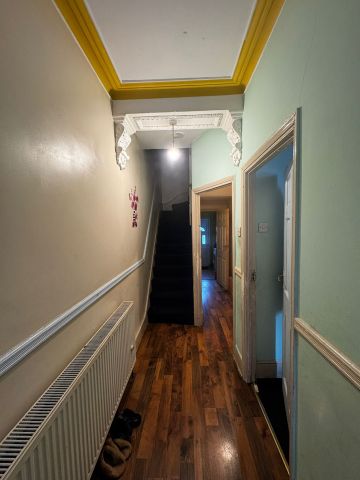 3 Bed Terraced House, Keppel Road, E6 - Photo 5