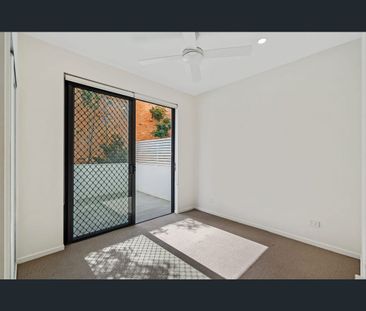 Open Plan, Wrap Around Balcony - Photo 4
