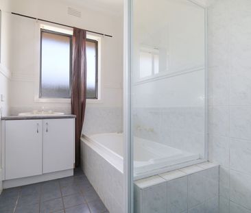 East Side Living! - Photo 4