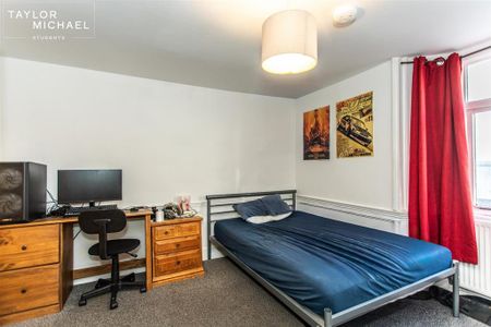 4 bedroom terraced house to rent - Photo 3