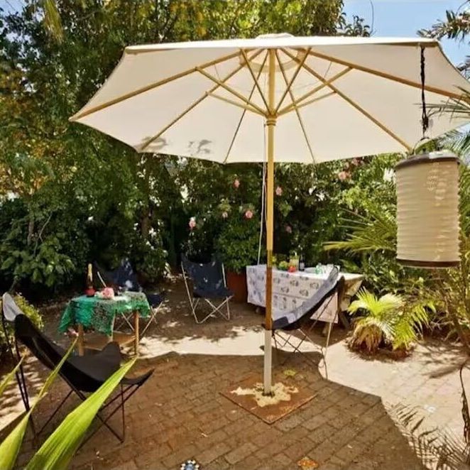 Kensington - Photo 1