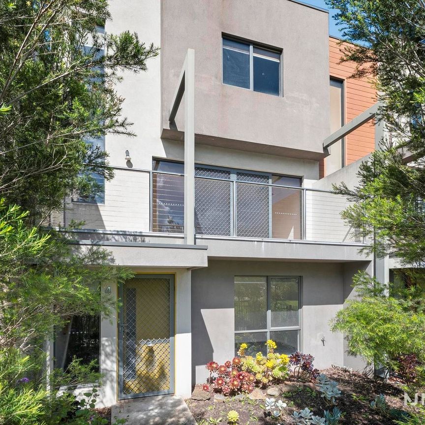 4 Lithgow Way, MOOROOLBARK - Photo 1