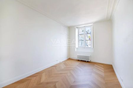 Paris VII - Très bel appartement entièrement rénové sur rue et - Photo 5