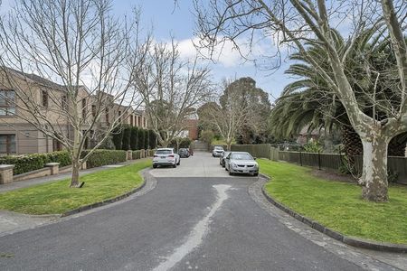 2/125 Walpole Street, Kew VIC 3101 - Townhouse For Rent | Domain - Photo 3