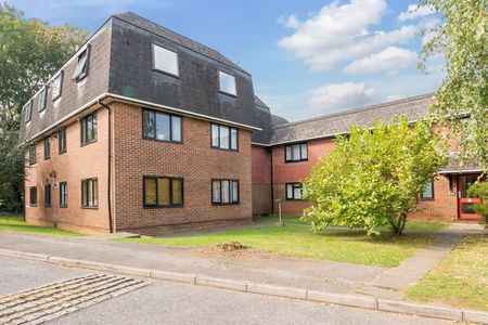 Badgers Cross, Milford, Surrey, GU8 - Photo 2