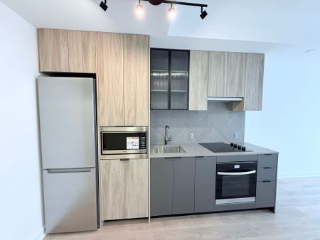 For Lease - 1037 The Queensway N/A Unit# 808, Toronto, Ontario - Photo 2