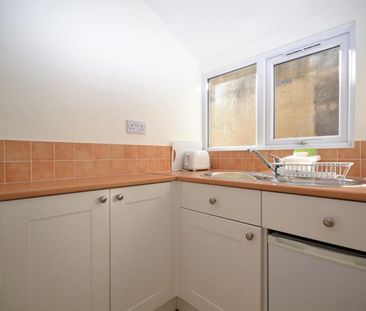 1 bedroom Flat To Let - Photo 3