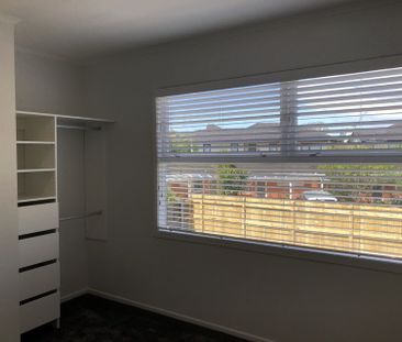 Brick n Tile Beauty - Refurbished Three Bedroom Apartment - Photo 3