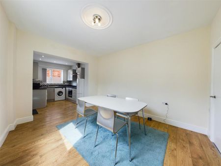 4 bedroom terraced house to rent - Photo 3