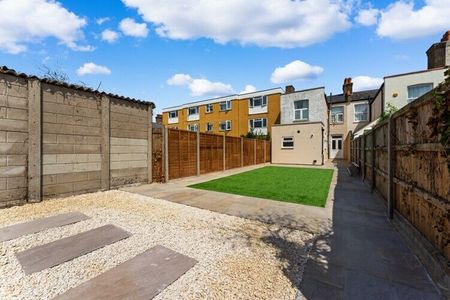 Graham Road, Mitcham, CR4 - Photo 2