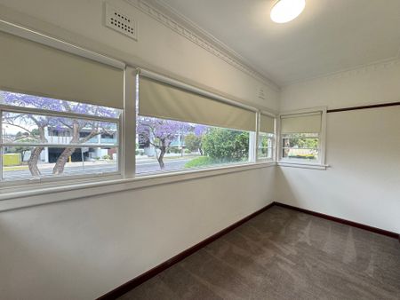 Family Home Offering Space, Comfort & Modern Living - Photo 5