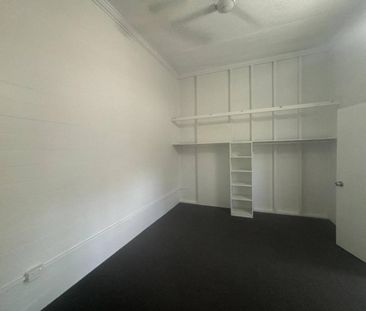 Newly renovated unit (unfurnished) - Close to City - Photo 3