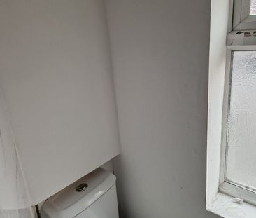 1 Bed Flat, Sparkbrook, B12 - Photo 2