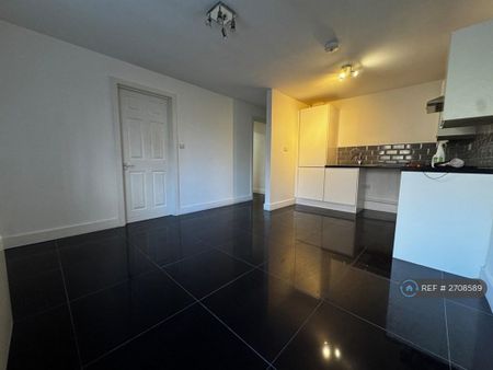 4 bedroom flat to rent - Photo 5