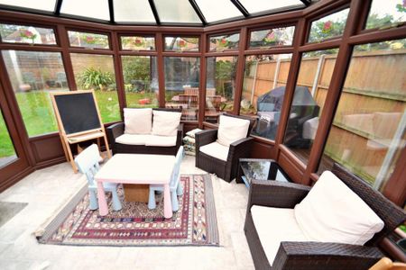 4 bedroom detached house to rent - Photo 3