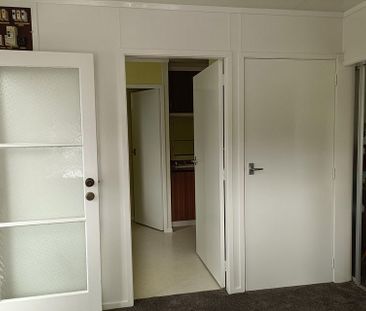 Super sunny & extremely convenient location - Photo 1