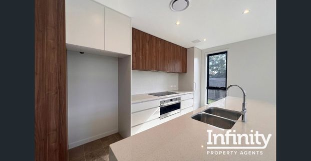 Brand New Luxury Family Home - Photo 1