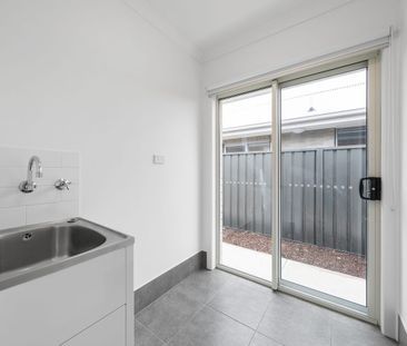 Neat and tidy, low maintenance home! - Photo 3