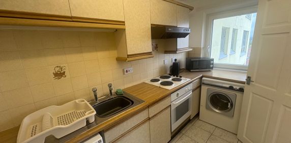 213, Sandown Court, Preston - Photo 2