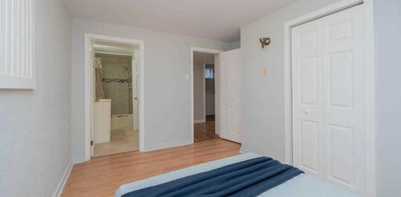 218 Silverbirch Drive #Lower Unit - Photo 2