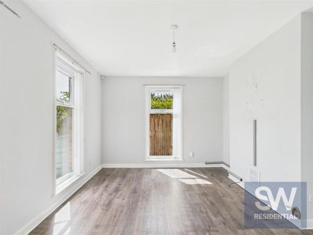 4 bedroom detached house to rent - Photo 2