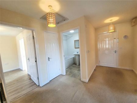 3 bedroom flat to rent - Photo 4