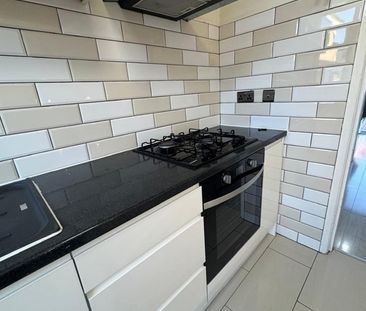 4 Bed Terraced House, Staines Road, IG1 - Photo 6