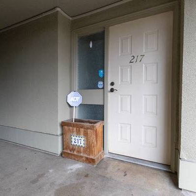 (ORCA-REF#217-140E)*1 BD, 1 BA Apartment in Prime Lower Lonsdale- Reno - Photo 4