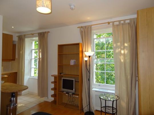 A modern second floor studio apartment refurbished to a high standard in Bloomsbury, London WC1H - Photo 1