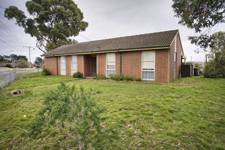 487 Gillies Street, Wendouree - Photo 4