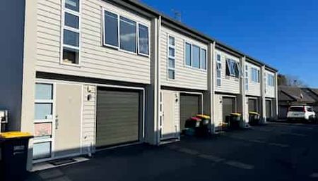 Sunny 3-bedroom townhouse for rent!! - Photo 3