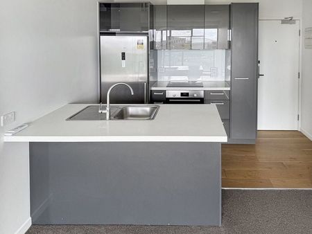 Modern 2-Bed, 2-Bath Apartment in Prime Manukau - Photo 2