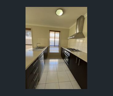 Well presented 3 bedroom home - Photo 3