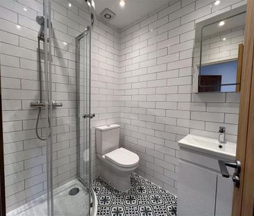 4 bedroom semi-detached house to rent - Photo 4