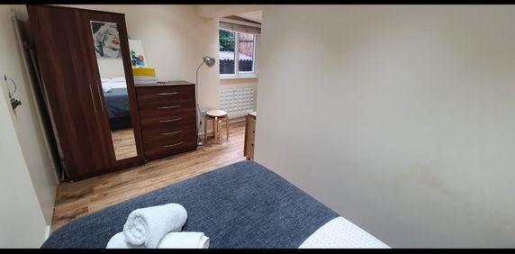 Studio Flat, High Road, NW10 - Photo 2